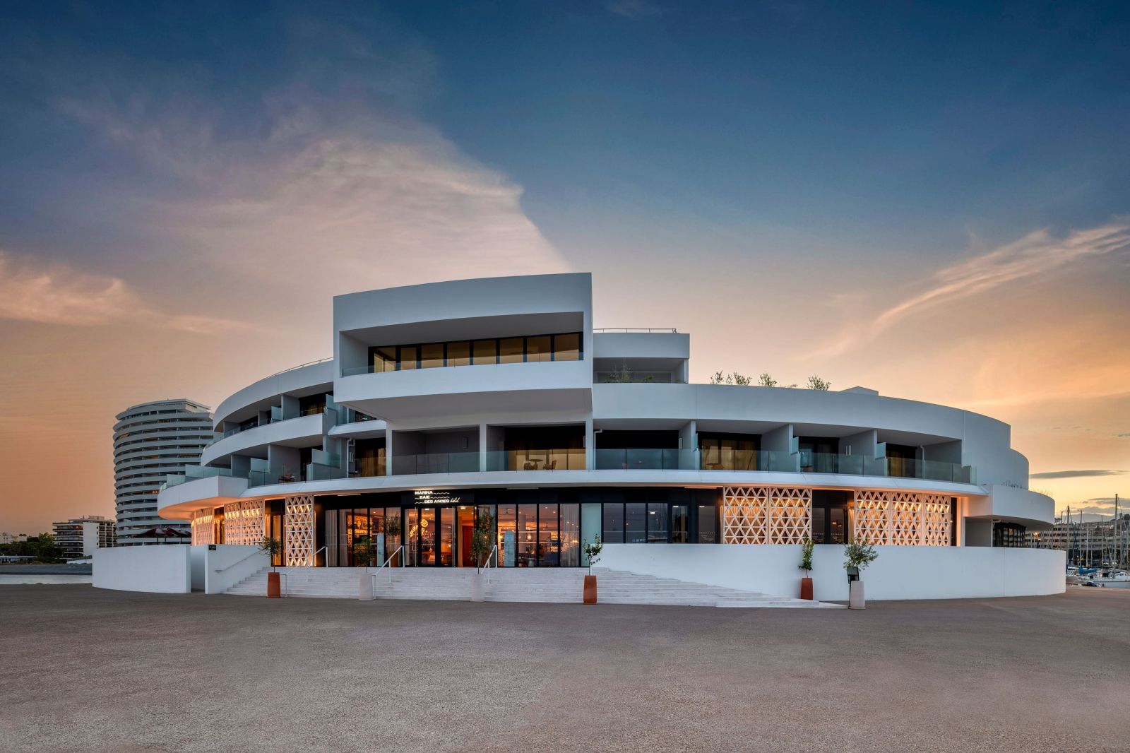 Exterieur et façade hotel marina baie des anges, villeneuve loubet