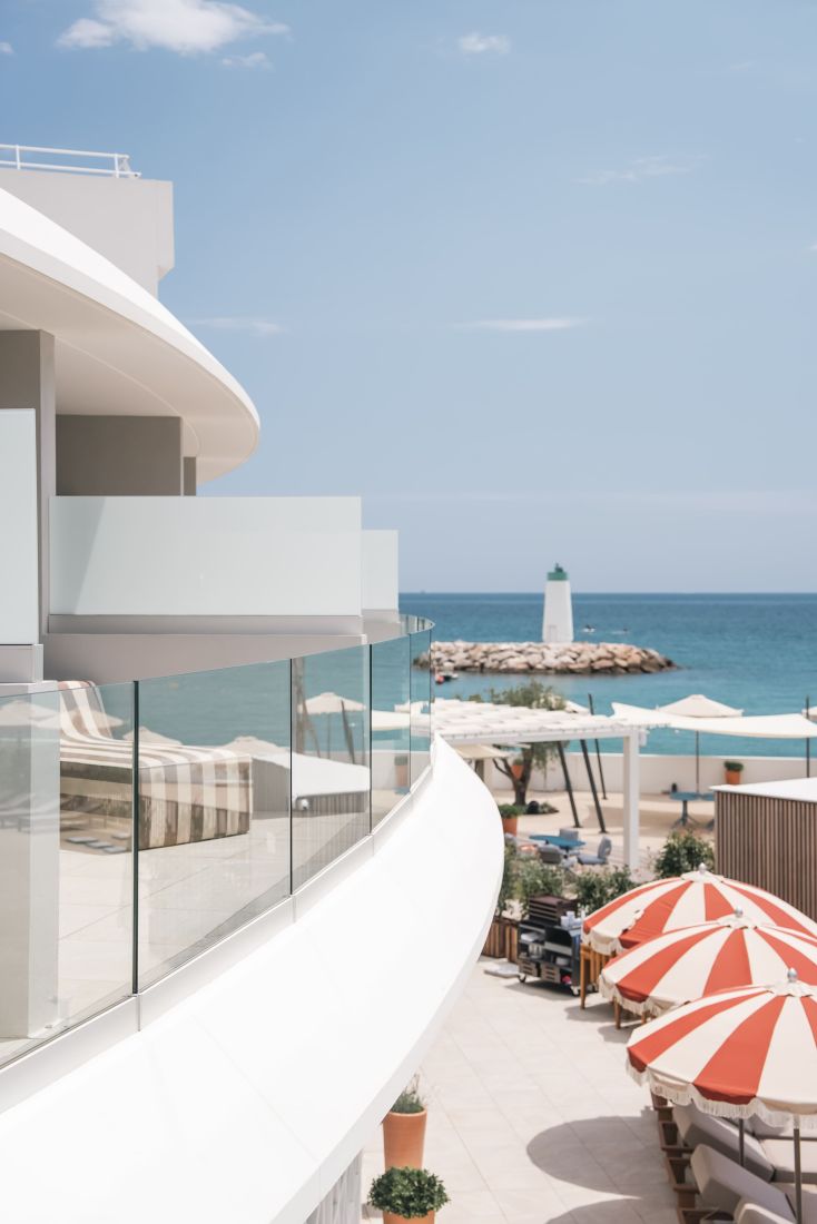 Hôtel et chambre avec terrasse vue sur la mer Méditerranée