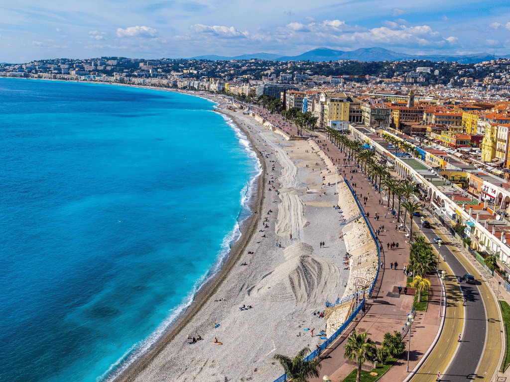 Vue a�rienne de la Promenade des Anglais et de la baie de Nice, C�te d'Azur
