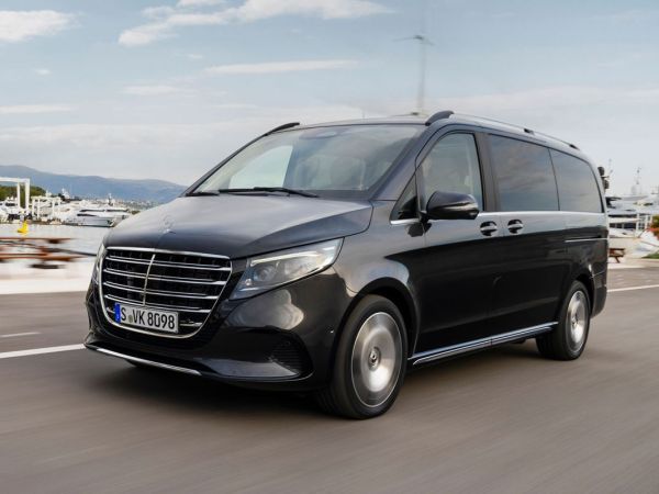 Van Mercedes-Benz noir de transfert priv� avec chauffeur pour l'h�tel Marina Baie des Anges