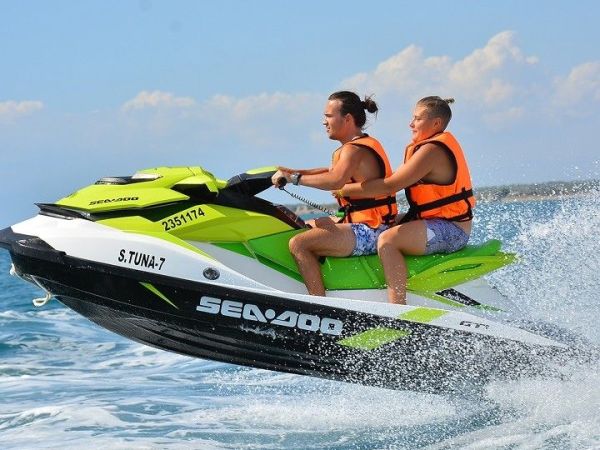 Activit� jet-ski en mer au d�part de Marina Baie des Anges