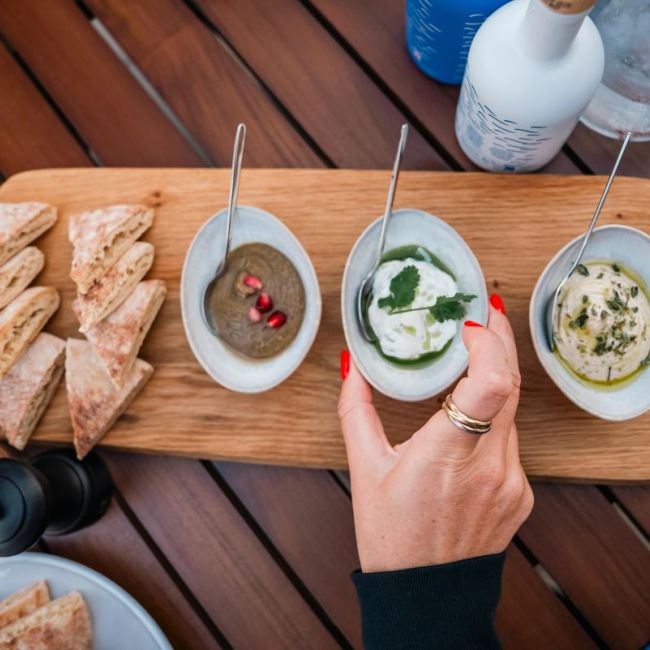 Planche � partager et mise en bouche, NAPA Bar & Beach Club, Marina Baie des Anges H�tel, C�te d'Azur