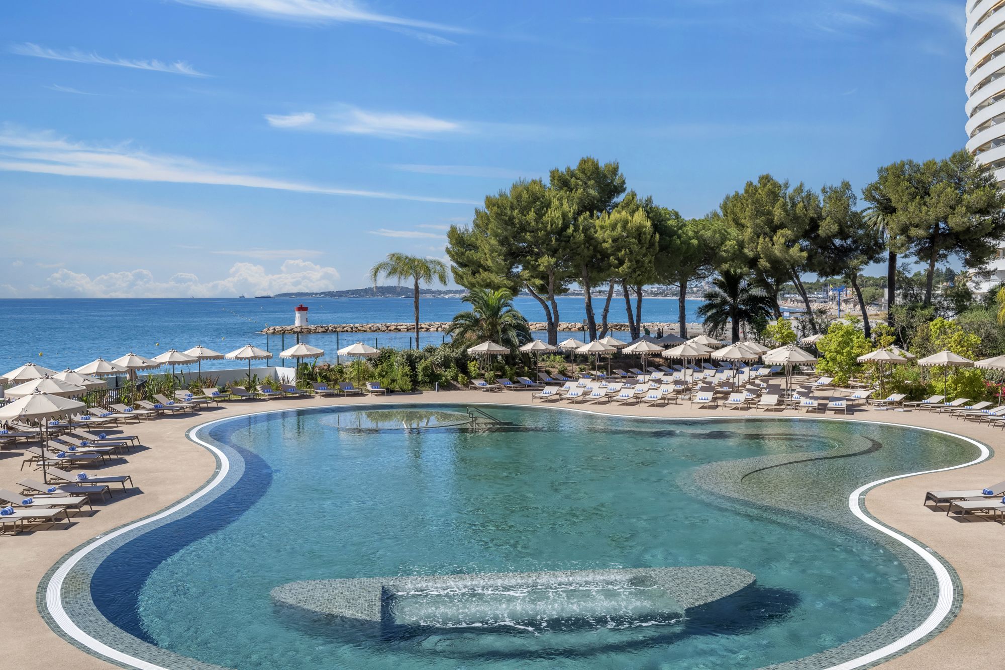 Lagon / piscine ext�rieur, vue mer � l'h�tel marina baie des anges hotel, Villeneuve Loubet