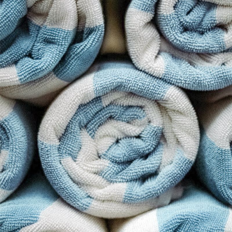 10:23Claude a r�pondu : Serviettes de bain spa � rayures blanches et bleues, Marina Baie des Anges H�tel, C�te d'AzurServiettes de bain spa � rayures blanches et bleues, Marina Baie des Anges H�tel, C�te d'Azur