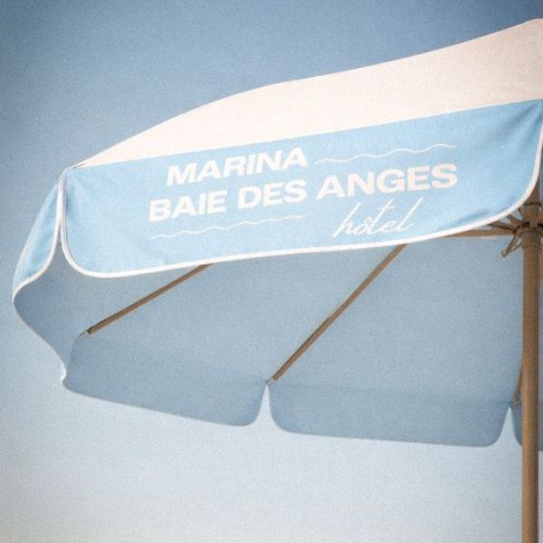 Parasol branded Marina Baie des Anges H�tel, plage priv�e, Villeneuve-Loubet, C�te d'Azur