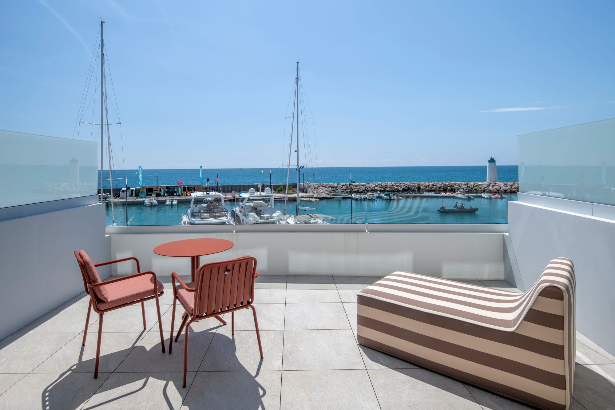Terrasse Chambre prenium, hotel marina baie des anges, french riviera, villeneuve loubet