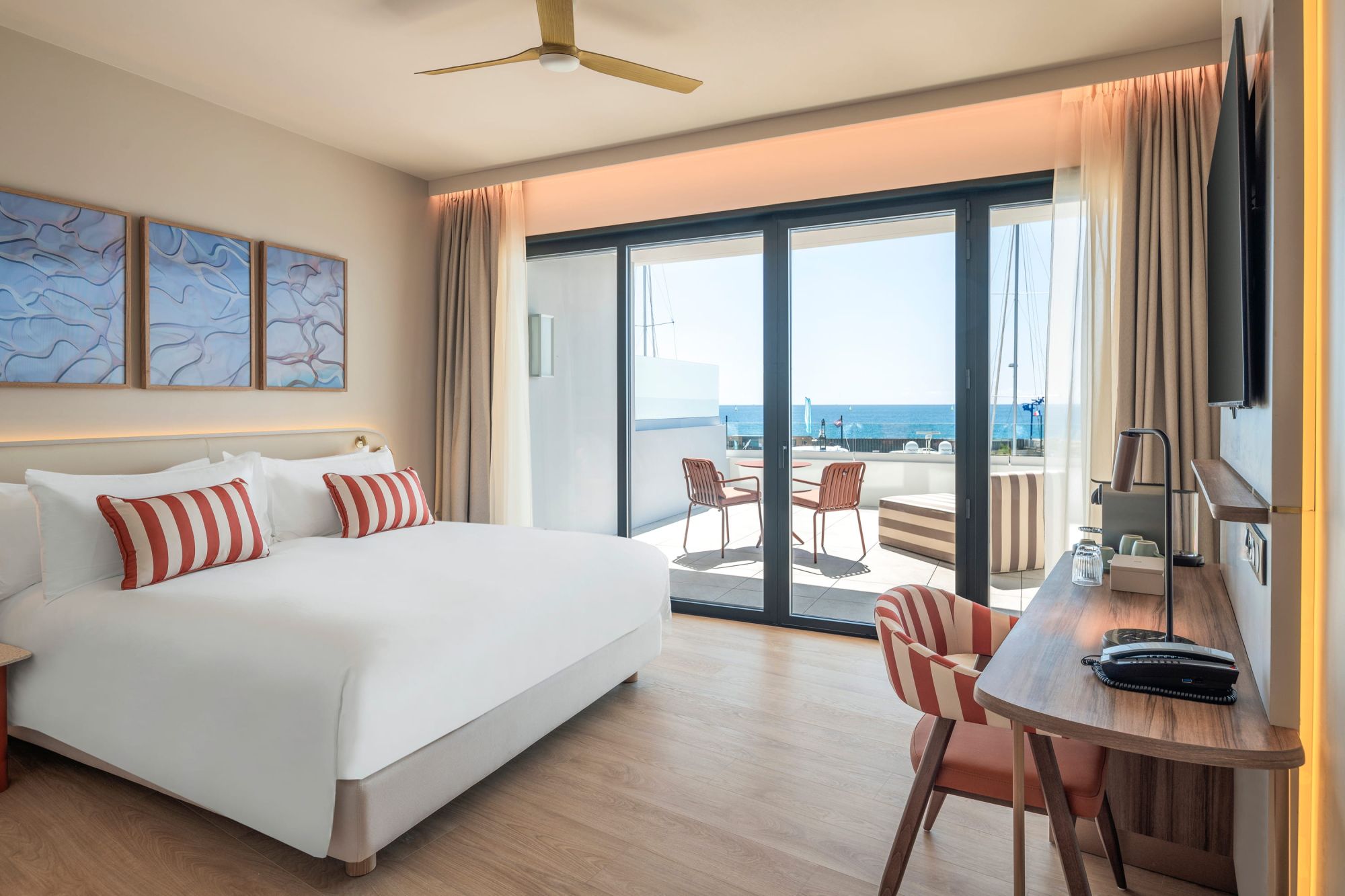 Chambre Premium vue mer et blacon Marina Baie des Anges H�tel Villeneuve-Loubet