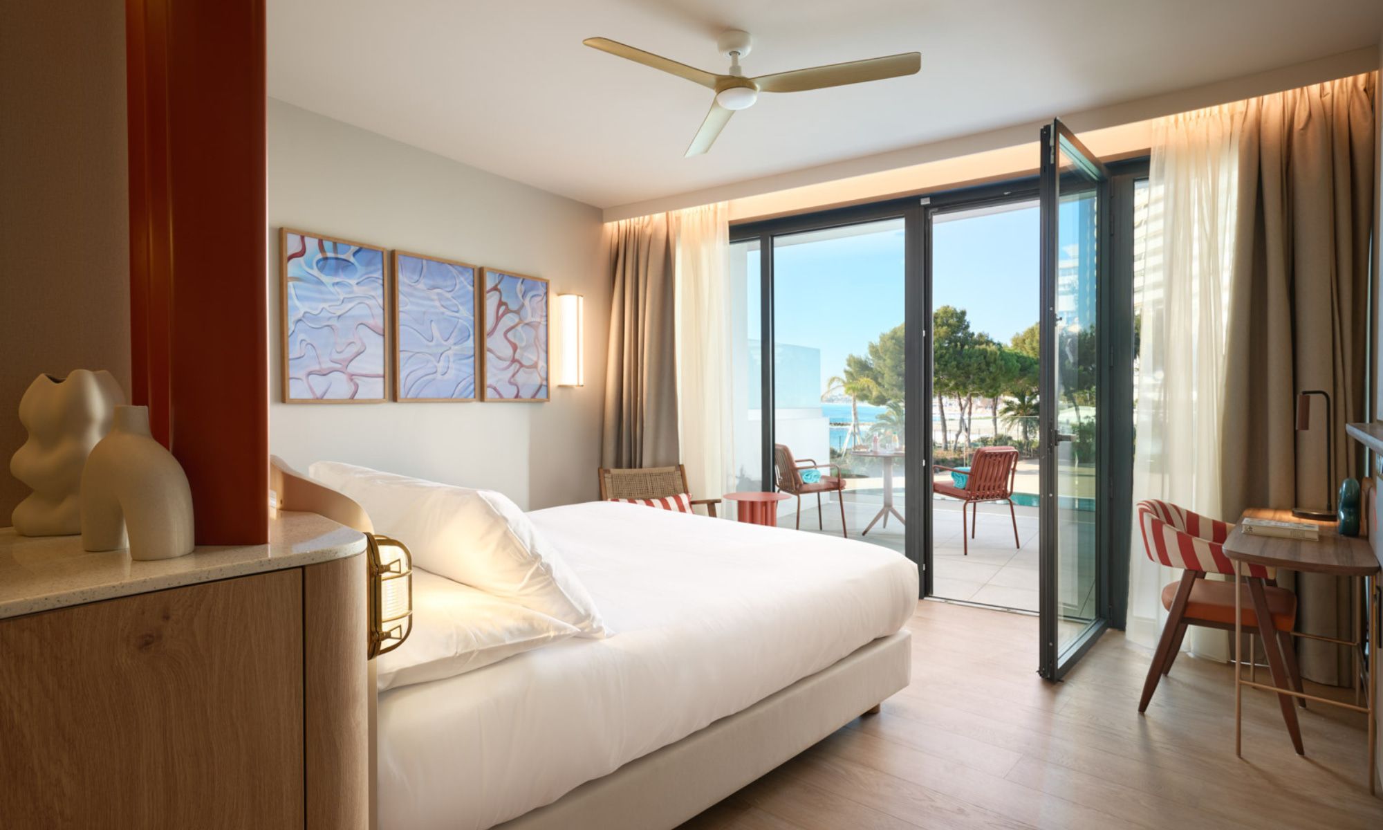 Chambre Deluxe avec balcon, lit King Size, Marina Baie des Anges Hôtel, Villeneuve-Loubet