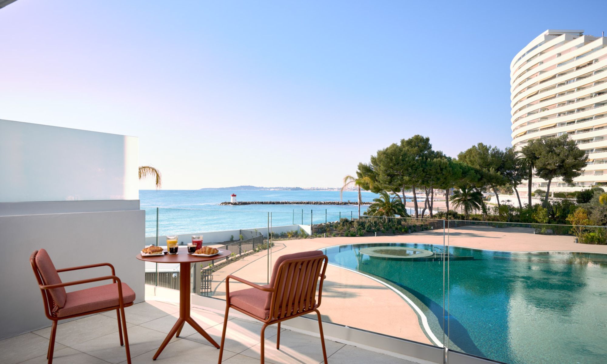 Terrasse Chambre Deluxe vue lagon et Marina, Marina Baie des Anges Hôtel, Côte d'Azur