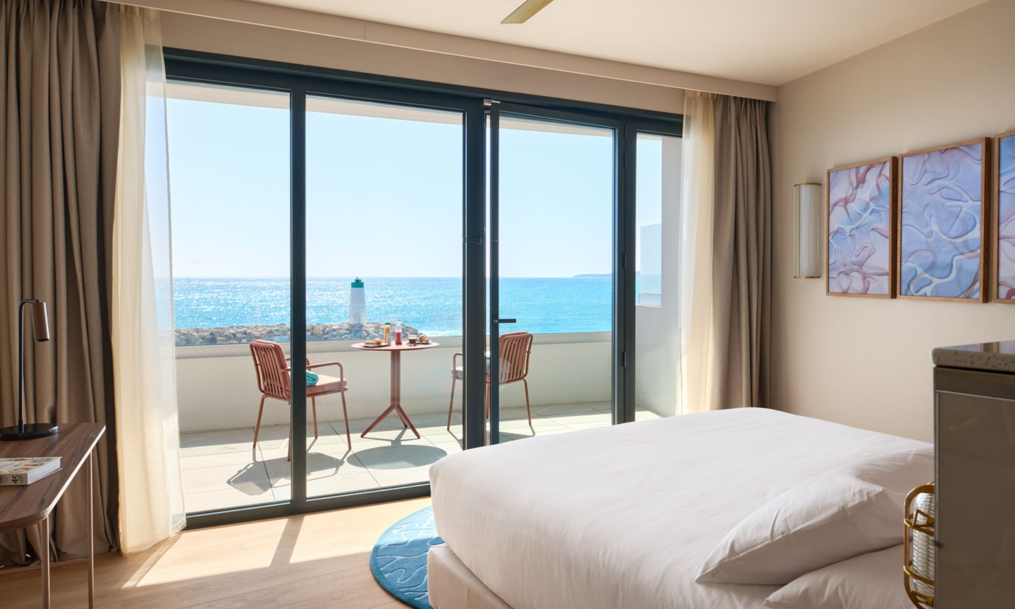 Chambre Premium vue mer, lit King Size, Marina Baie des Anges H�tel Villeneuve-Loubet